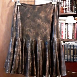 Pretty pleated bronze skirt, size L